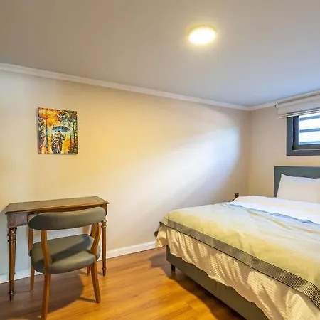 Cesme'de Yemyesil Bahceli, Havuzlu Villa-awz112 Çeşme