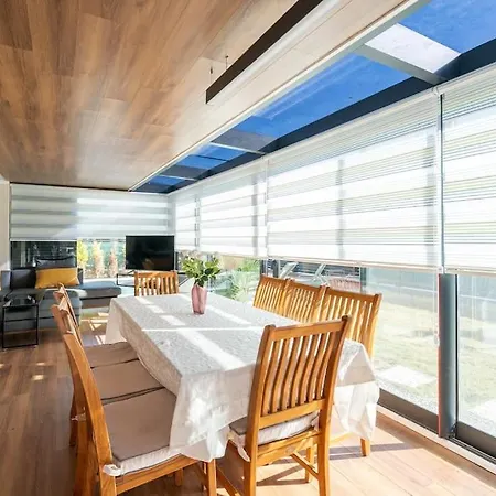 Villa Cesme'de Yemyesil Bahceli, Havuzlu Villa-awz112 Çeşme