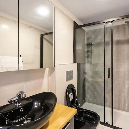 فيلة Cesme'de Yemyesil Bahceli, Havuzlu Villa-awz112 *