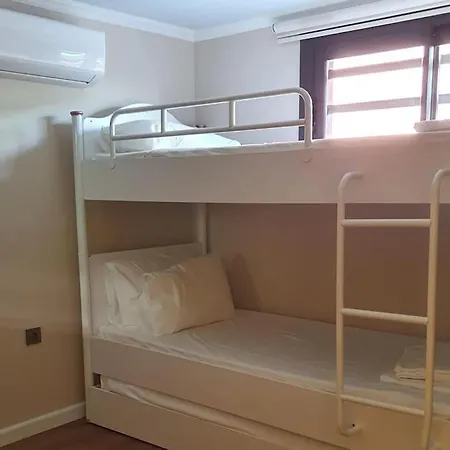 Cesme'de Yemyesil Bahceli, Havuzlu Villa-awz112 فيلة Çeşme
