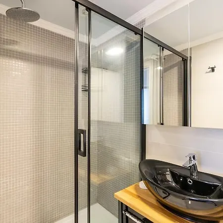 Cesme'de Yemyesil Bahceli, Havuzlu Villa-awz112 别墅