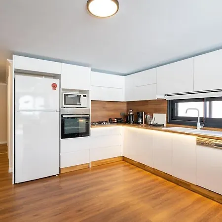 别墅 Cesme'de Yemyesil Bahceli, Havuzlu Villa-awz112 Çeşme