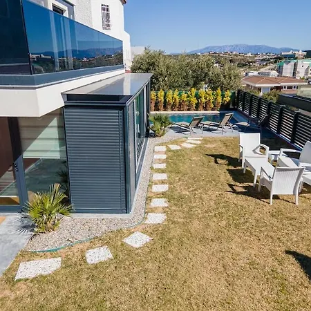 别墅 Cesme'de Yemyesil Bahceli, Havuzlu Villa-awz112